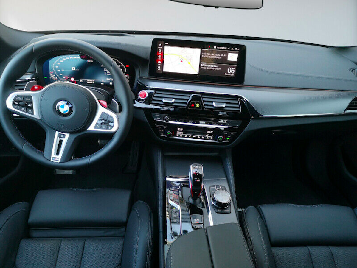 BMW M5 xDrive | předváděcí auto skladem | od autorizovaného prodejce | super cena | černá meatlíza | online nákup | online prodej | autoibuy.com